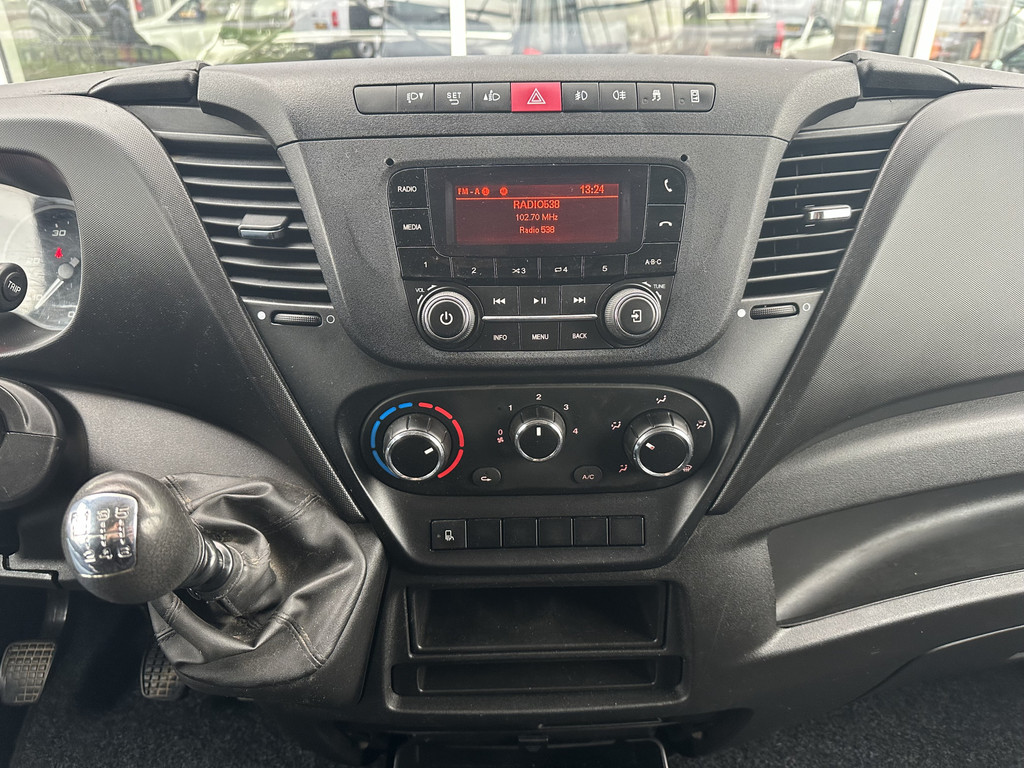 Iveco Daily 35C18V 3.0 180pk 352 H2 L | Trekhaak 3.5T | Airco | Cruisec. 16