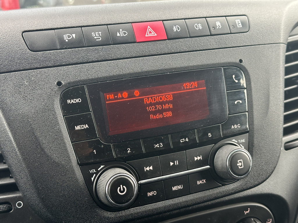 Iveco Daily 35C18V 3.0 180pk 352 H2 L | Trekhaak 3.5T | Airco | Cruisec. 17