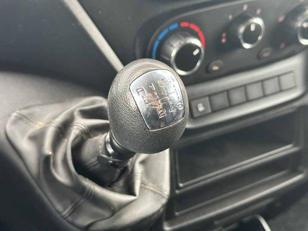 Iveco Daily 35C18V 3.0 180pk 352 H2 L | Trekhaak 3.5T | Airco | Cruisec. 19