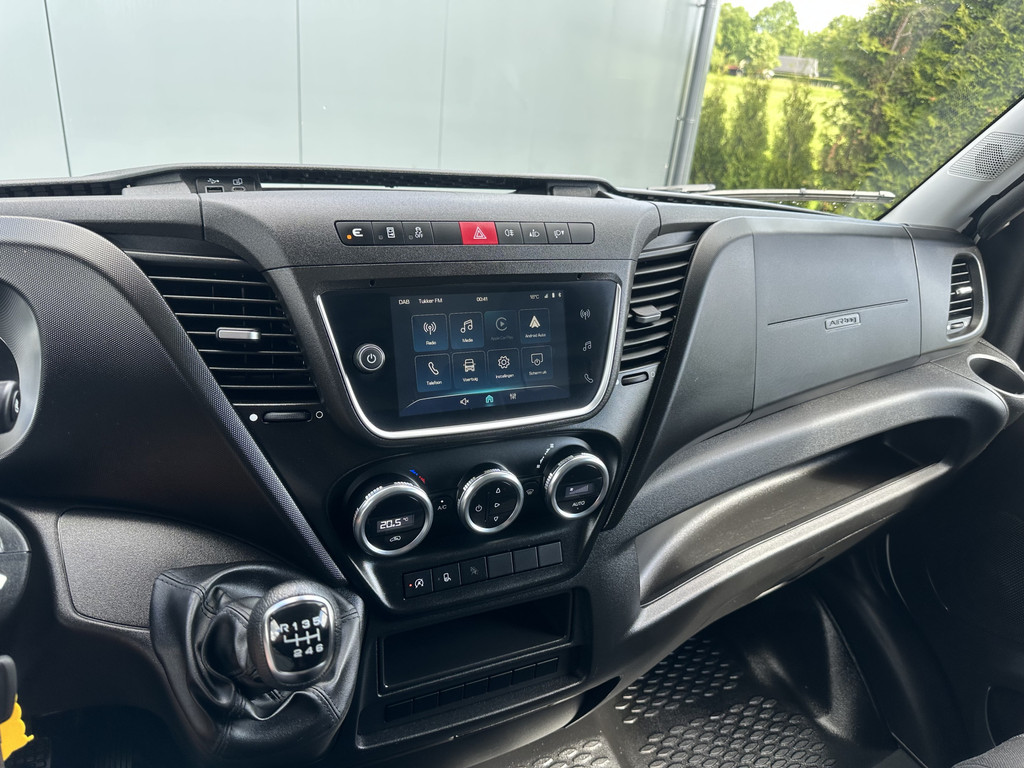 Iveco Daily 35S14 2.3D 136 PK FACELIFT / L2H2 / ** 20.950 KM ** / TREKHAAK / 3.500 KG AHG / 270 ACHTERDEUREN / ECC AIRCO / APPLE CARPLAY / 3 ZITS 10