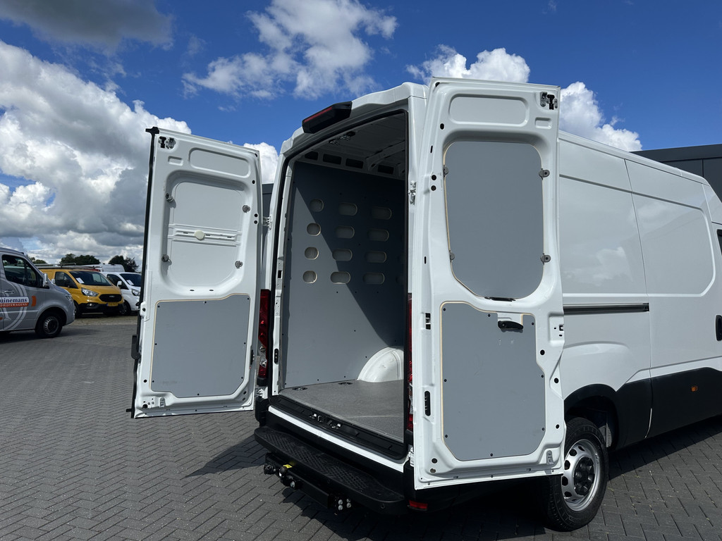 Iveco Daily 35S14 2.3D 136 PK FACELIFT / L2H2 / ** 20.950 KM ** / TREKHAAK / 3.500 KG AHG / 270 ACHTERDEUREN / ECC AIRCO / APPLE CARPLAY / 3 ZITS 8
