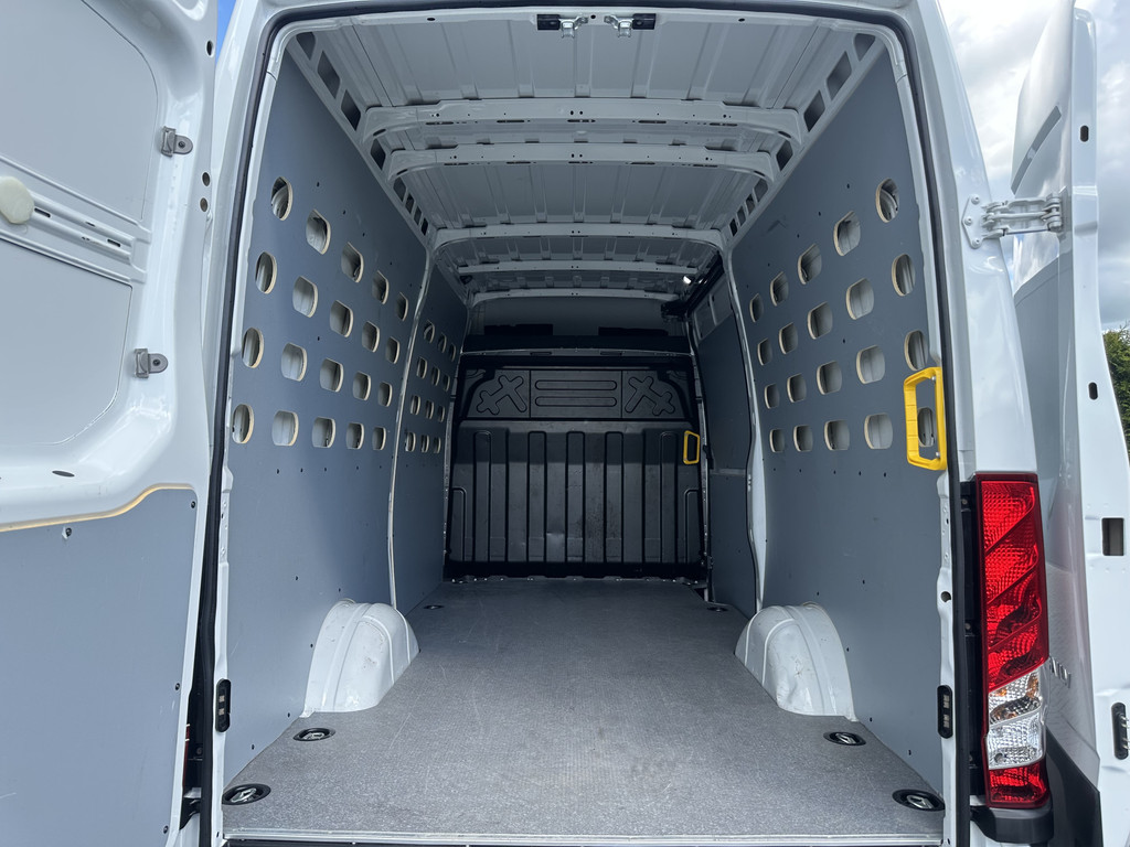 Iveco Daily 35S14 2.3D 136 PK FACELIFT / L2H2 / ** 20.950 KM ** / TREKHAAK / 3.500 KG AHG / 270 ACHTERDEUREN / ECC AIRCO / APPLE CARPLAY / 3 ZITS 9