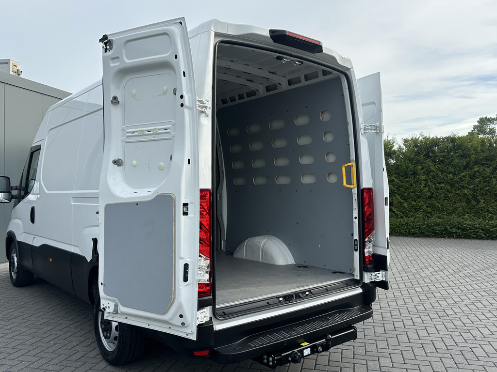 Iveco Daily 35S14 2.3D FACELIFT / L2H2 / ** 28.436 KM ** / TREKHAAK / 3.500 KG AHG / 270 ACHTERDEUREN / ECC AIRCO / APPLE CARPLAY / 3 ZITS 8