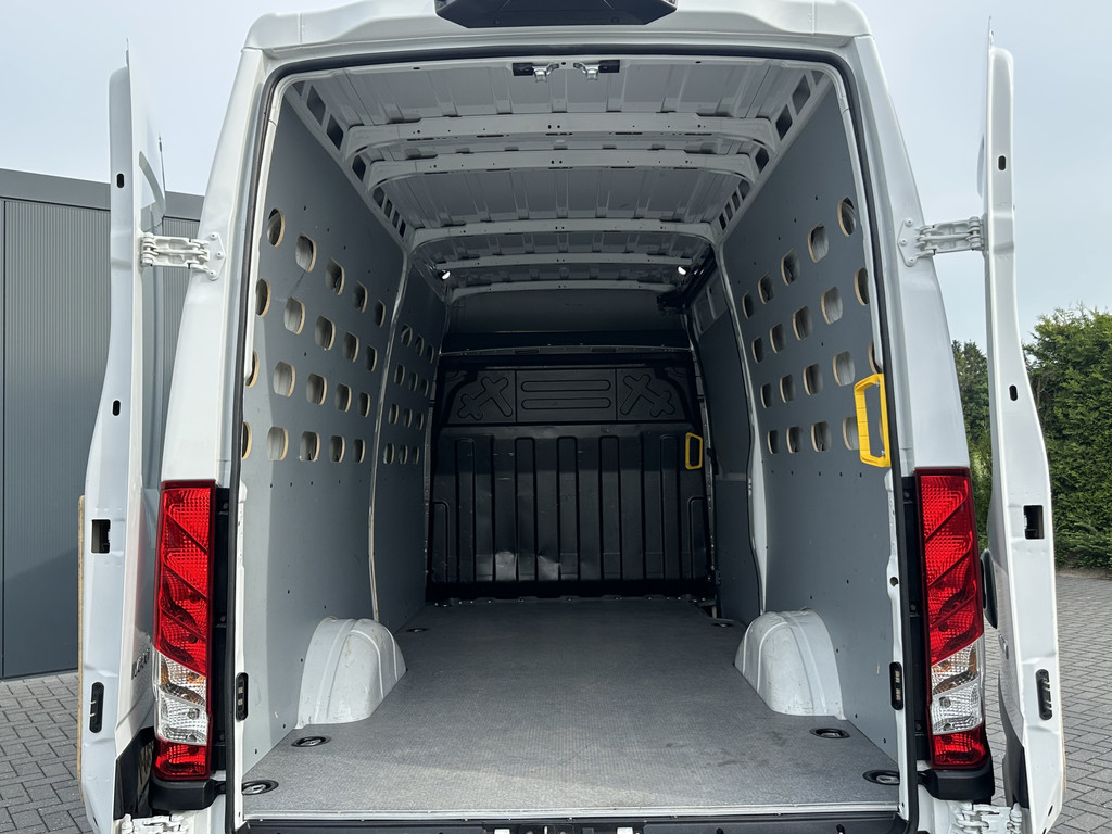 Iveco Daily 35S14 2.3D FACELIFT / L2H2 / ** 28.436 KM ** / TREKHAAK / 3.500 KG AHG / 270 ACHTERDEUREN / ECC AIRCO / APPLE CARPLAY / 3 ZITS 9