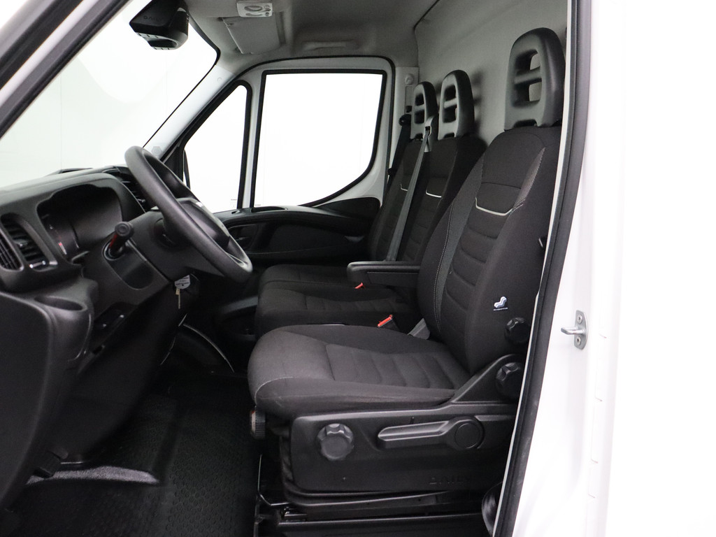 Iveco Daily 35S14 Hi-Matic Automaat L2H2 | 3500Kg TG | Airco | Cruise | 3-Persoons | Betimmering 17