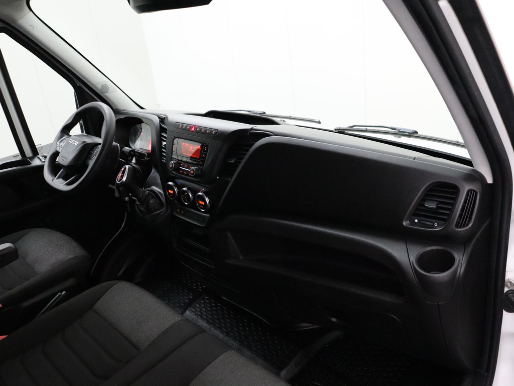 Iveco Daily 35S14 Hi-Matic Automaat L2H2 | 3500Kg TG | Airco | Cruise | 3-Persoons | Betimmering 18