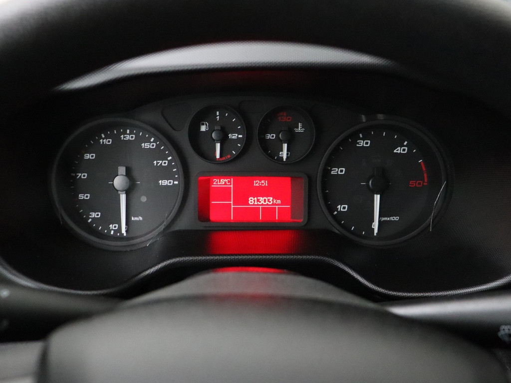 Iveco Daily 35S14 Hi-Matic Automaat L2H2 | 3500Kg TG | Airco | Cruise | 3-Persoons | Betimmering 9