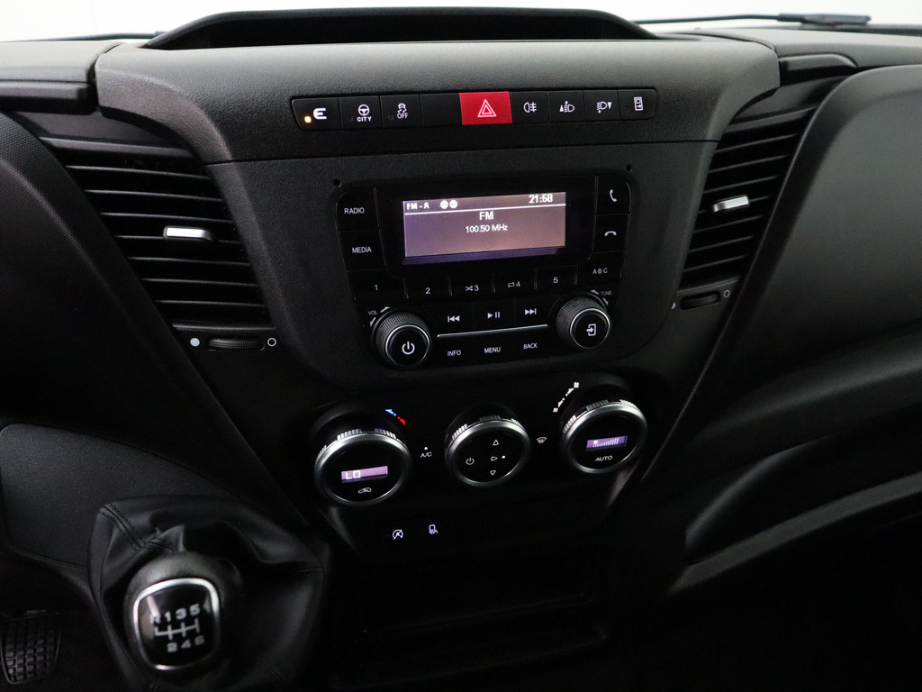 Iveco Daily 35S14 L2H2 | 3500Kg Trekgewicht | Airco | Cruise | 3-Persoons | Betimmering 16