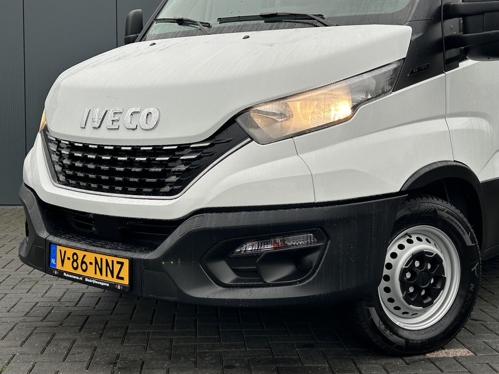 Iveco Daily 35S14V 2.3 136 PK / L2H2 / 30.452 KM !! / 3.500 KG AHG / 270 A DEUREN / TREKHAAK / AIRCO / BLUETOOTH / 3-ZITS 17