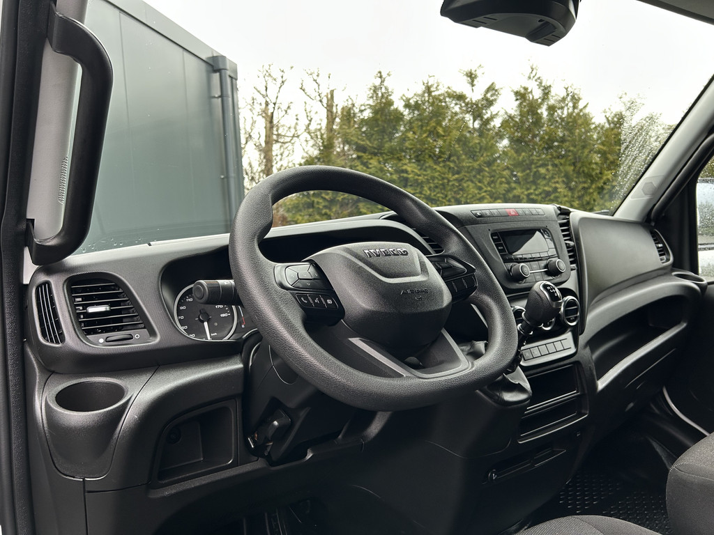 Iveco Daily 35S14V 2.3 136 PK / L2H2 / 30.452 KM !! / 3.500 KG AHG / 270 A DEUREN / TREKHAAK / AIRCO / BLUETOOTH / 3-ZITS 7