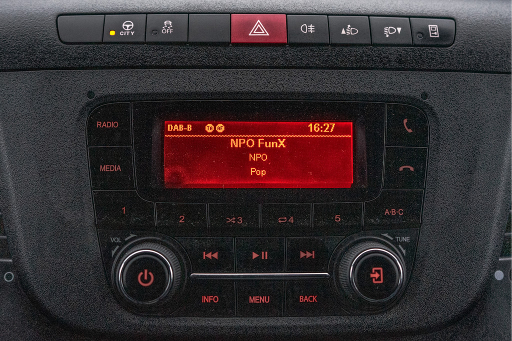 Iveco Daily **35S14V 2.3 L2H2 | 136 PK | Cruise | Airco | 3500 KG Trekgewicht** 17