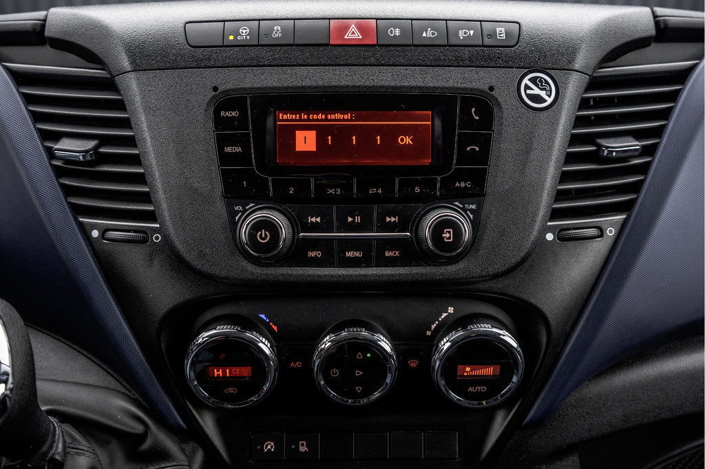 Iveco Daily **35S14V 2.3 L2H2 | Automaat | Euro 6 | Cruise | Climate | 3500 KG Trekgewicht | Trekhaak** 17