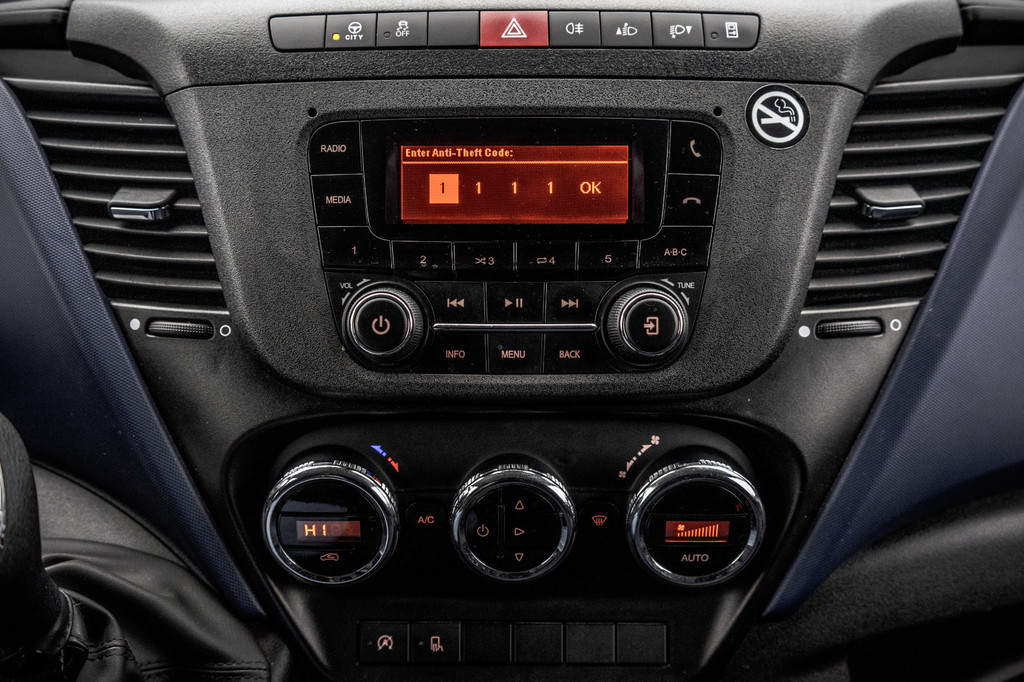 Iveco Daily **35S14V 2.3 L2H2 | Automaat | Euro 6 | Cruise | Climate | 3500 KG Trekgewicht | Trekhaak** 17