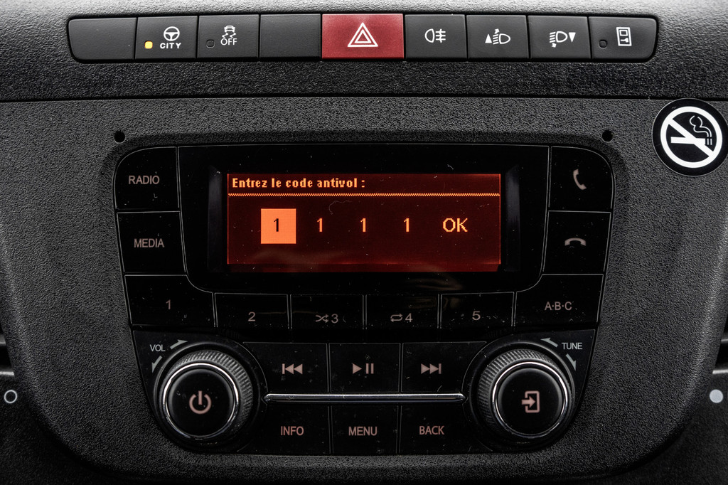 Iveco Daily **35S14V 2.3 L2H2 | Automaat | Euro 6 | Cruise | Climate | 3500 KG Trekgewicht | Trekhaak** 18