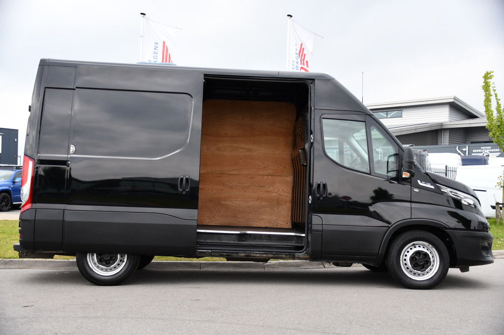 Iveco Daily 35S14V 2.3 L2H2 Cruise, LED, 3500kg Trekhaak, Automaat, Bluetooth, Geveerde stoel, Sensoren, Uniek! 11