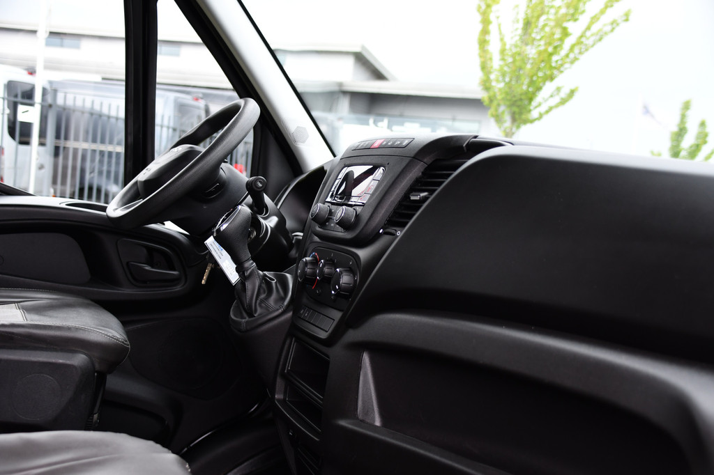 Iveco Daily 35S14V 2.3 L2H2 Cruise, LED, 3500kg Trekhaak, Automaat, Bluetooth, Geveerde stoel, Sensoren, Uniek! 20