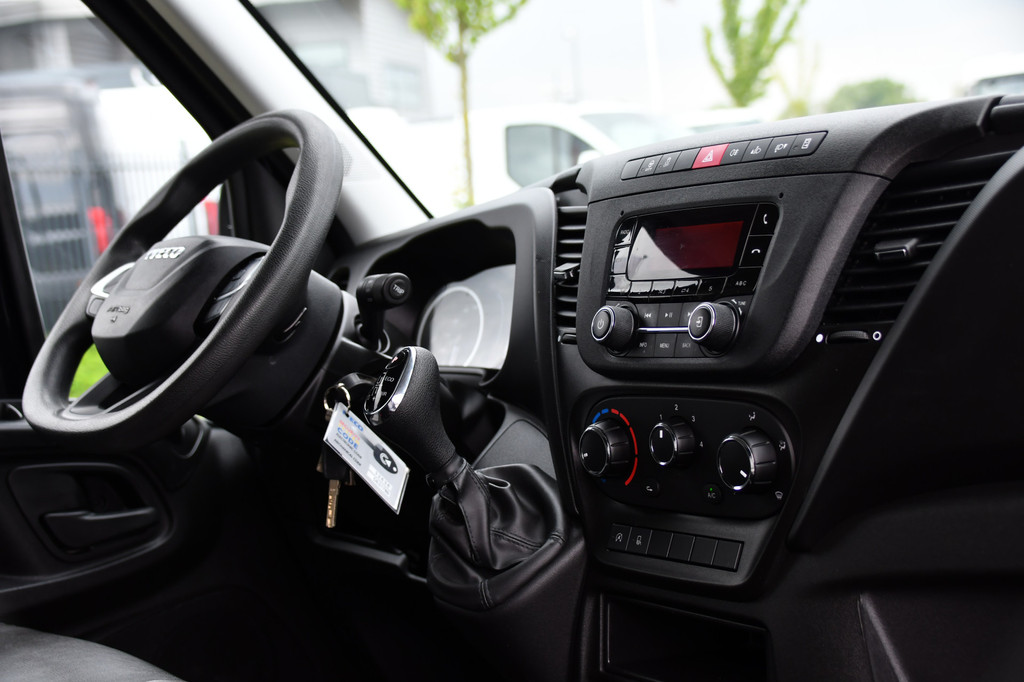 Iveco Daily 35S14V 2.3 L2H2 Cruise, LED, 3500kg Trekhaak, Automaat, Bluetooth, Geveerde stoel, Sensoren, Uniek! 21