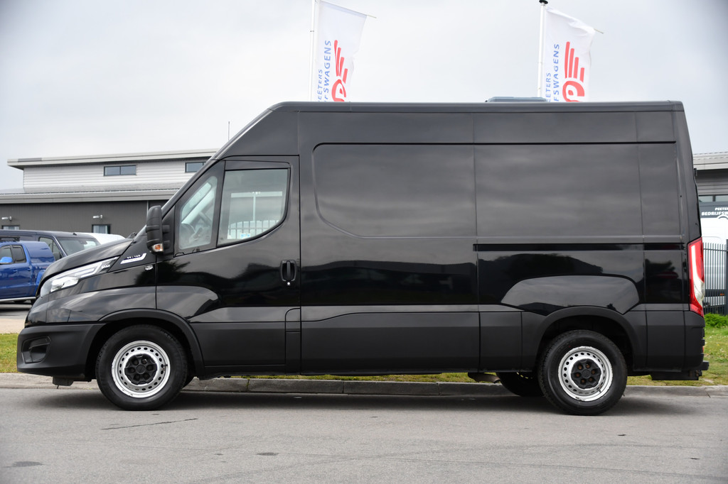 Iveco Daily 35S14V 2.3 L2H2 Cruise, LED, 3500kg Trekhaak, Automaat, Bluetooth, Geveerde stoel, Sensoren, Uniek! 9