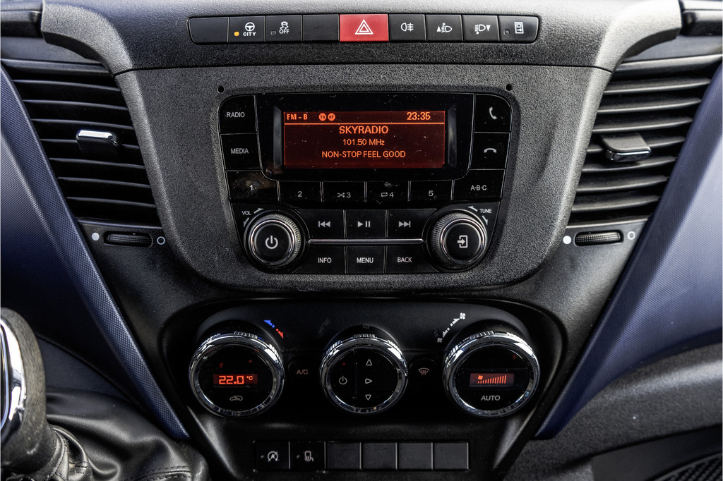 Iveco Daily **35S14V 2.3 L4H2 | Automaat | Euro 6 | Cruise | Climate | 3500 KG Trekgewicht | Trekhaak** 16