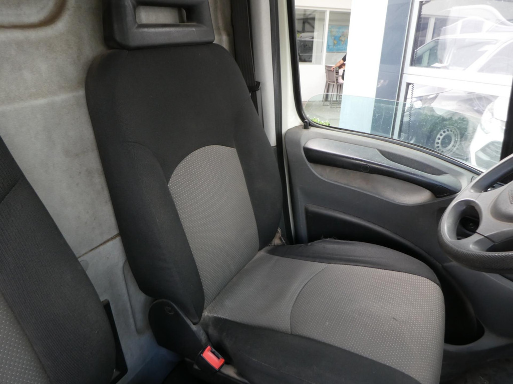 Iveco Daily 35S14V EEV 330 L2H2, Euro 5, Trekhaak, 3-Zits. 11