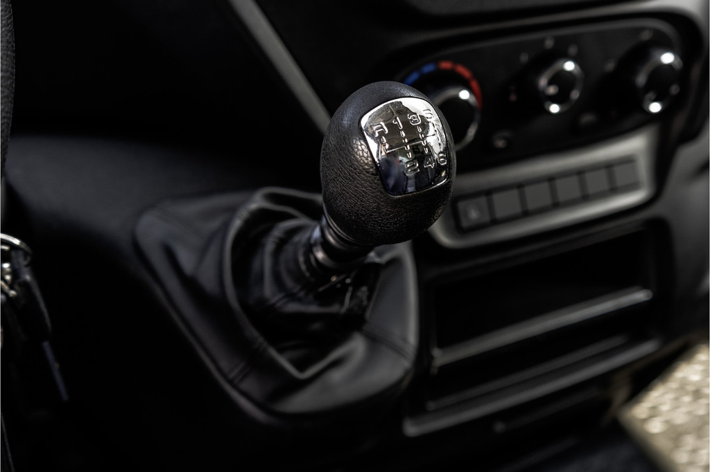 Iveco Daily 35S15 150PK | Bakwagen | Bakhoogte: 253CM | Camera | Luchtgeveerd | Cruise 21