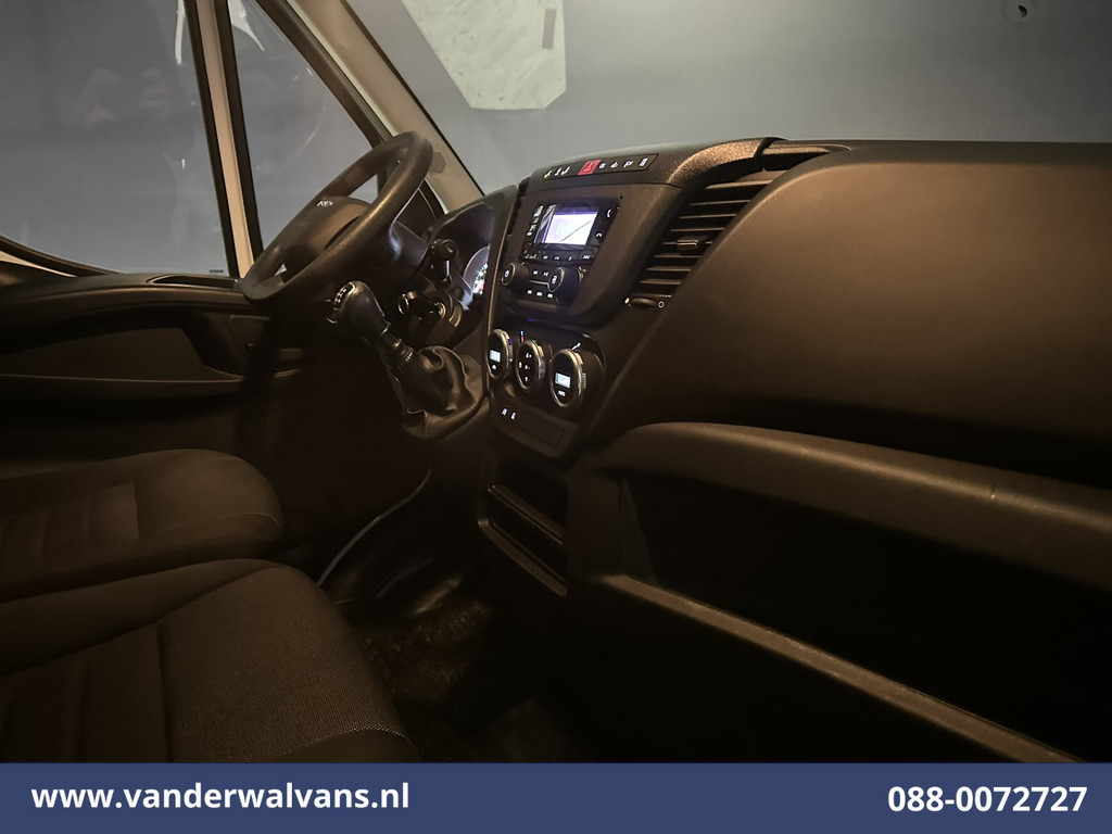 Iveco Daily 35S16 157pk L3H2 Euro6 Airco | 3500kg trekvermogen | Parkeersensoren Bijrijdersbank 11