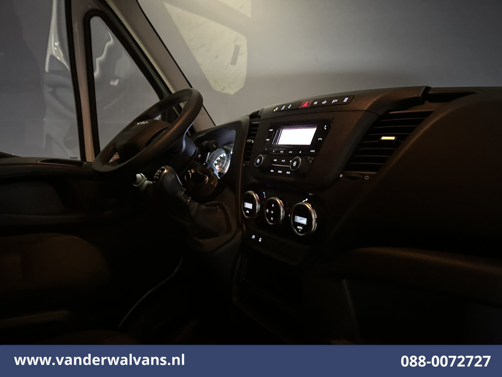 Iveco Daily 35S16 157pk L3H2 Euro6 Airco | 3500kg trekvermogen | Parkeersensoren Bijrijdersbank 11