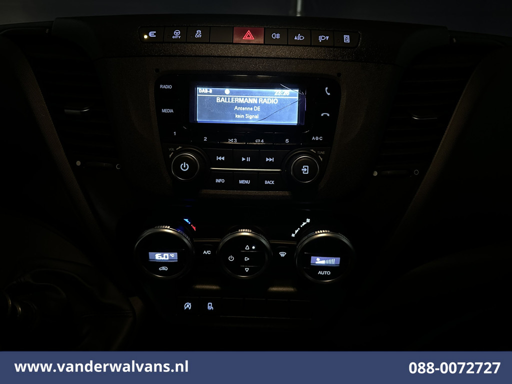 Iveco Daily 35S16 157pk L3H2 Euro6 Airco | 3500kg trekvermogen | Parkeersensoren Bijrijdersbank 14