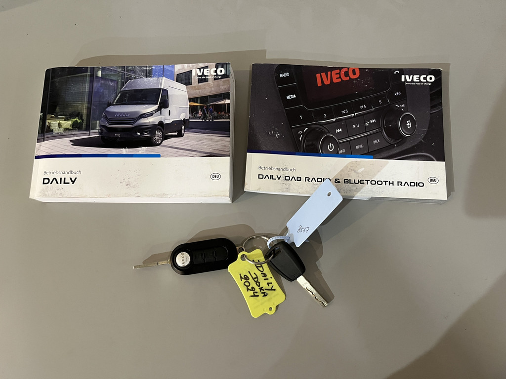 Iveco Daily 35S16 2.3 375 DC 7 pers. Open Laadbak / Euro 6 / Trekhaak 3.500 KG / Airco / Cruise Control / 32.300 KM !! 20