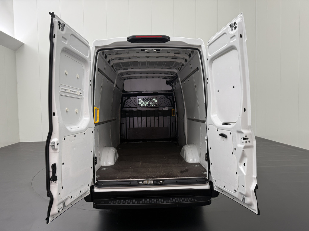 Iveco Daily 35S16 Hi-Matic Automaat L2H2 | 3500Kg Trekken | Airco | 3-Zits | Betimmering 4