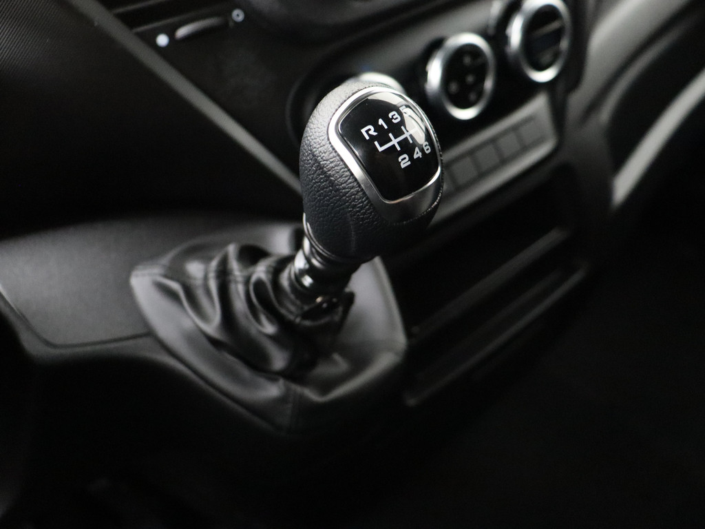 Iveco Daily 35S16 L2H2 | 3500Kg TG | Airco | 3-Persoons | Betimmering 15