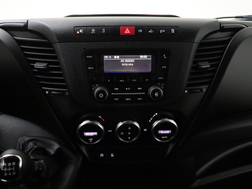 Iveco Daily 35S16 L2H2 | 3500Kg TG | Airco | 3-Persoons | Betimmering 16