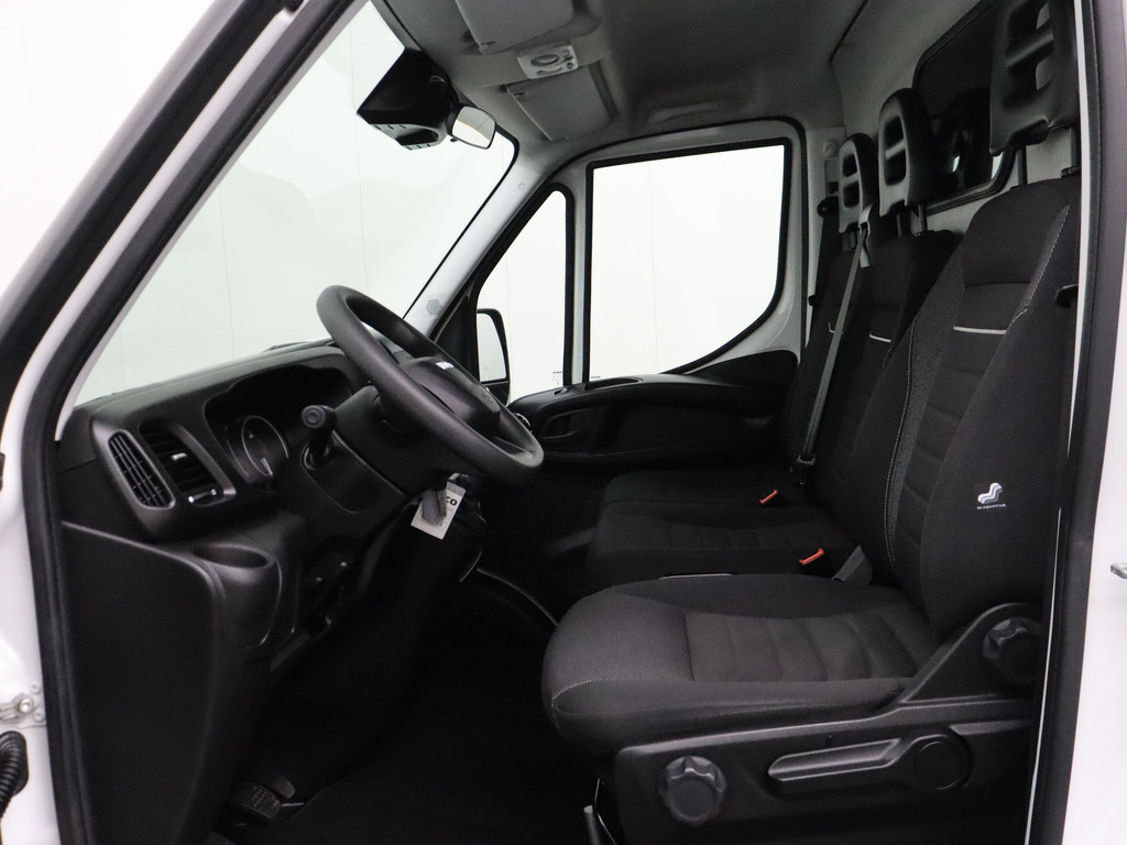 Iveco Daily 35S16 L2H2 | 3500Kg TG | Airco | 3-Persoons | Betimmering 17