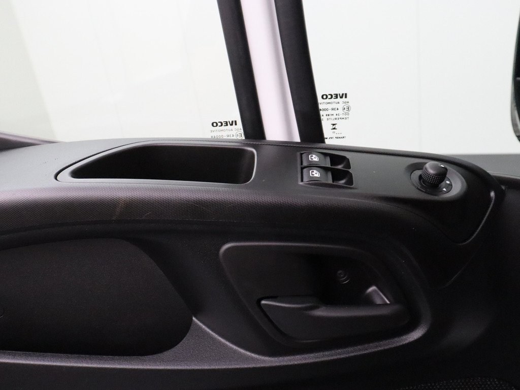 Iveco Daily 35S16 L2H2 | 3500Kg TG | Airco | 3-Persoons | Betimmering 8