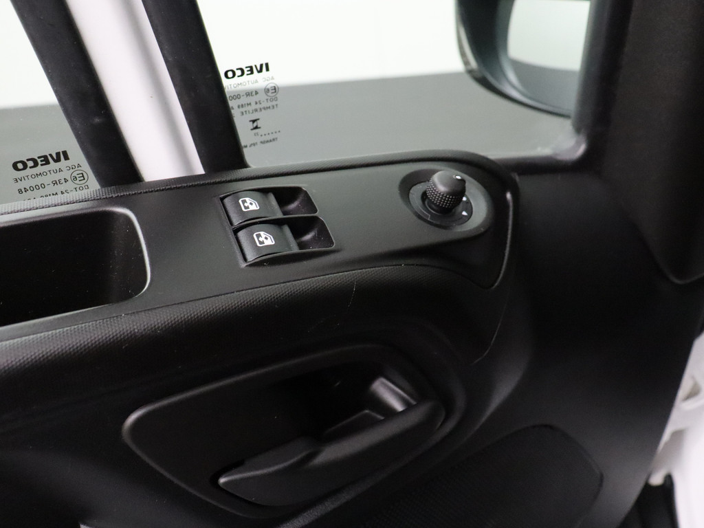 Iveco Daily 35S16 L2H2 | 3500Kg TG | Airco | 3-Persoons | Betimmering 8