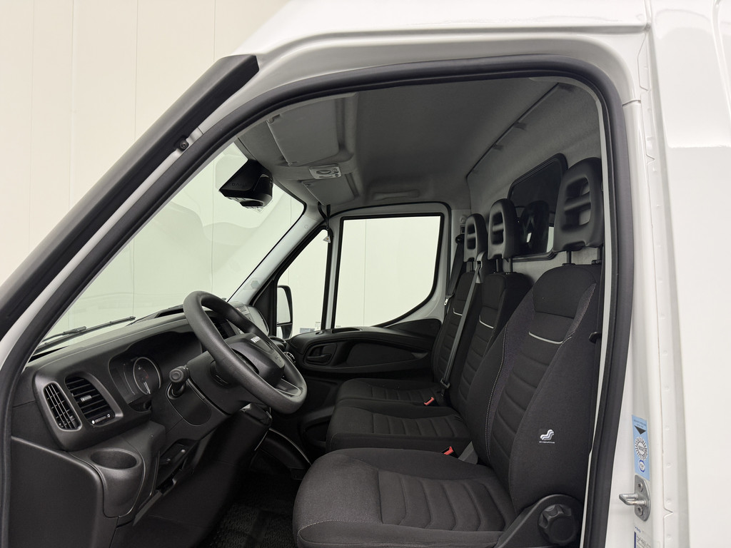 Iveco Daily 35S16 L2H2 | 3500Kg Trekhaak | Airco | 3-Zits | Betimmering 17