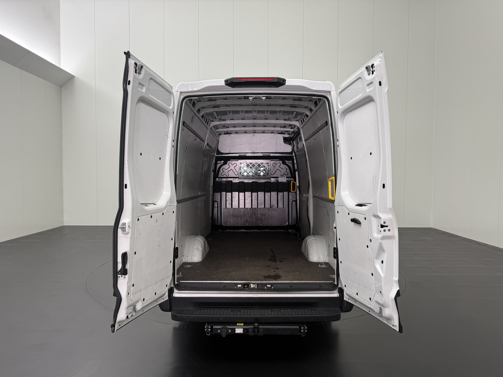 Iveco Daily 35S16 L2H2 | 3500Kg Trekhaak | Airco | 3-Zits | Betimmering 4