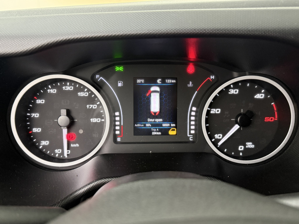 Iveco Daily 35S16 L2H2 | 3500Kg Trekhaak | Airco | 3-Zits | Betimmering 9
