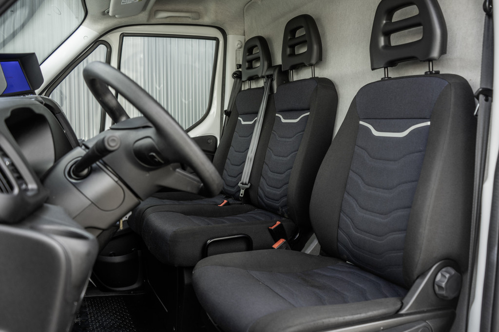 Iveco Daily **35S16V 2.3 L4H2 | Euro 6 | 157 PK | Airco | Camera | 3500 KG Trekgewicht | MF Stuur | 3-Persoons** 10