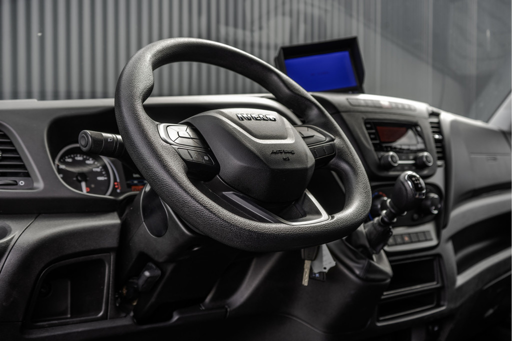 Iveco Daily **35S16V 2.3 L4H2 | Euro 6 | 157 PK | Airco | Camera | 3500 KG Trekgewicht | MF Stuur | 3-Persoons** 12