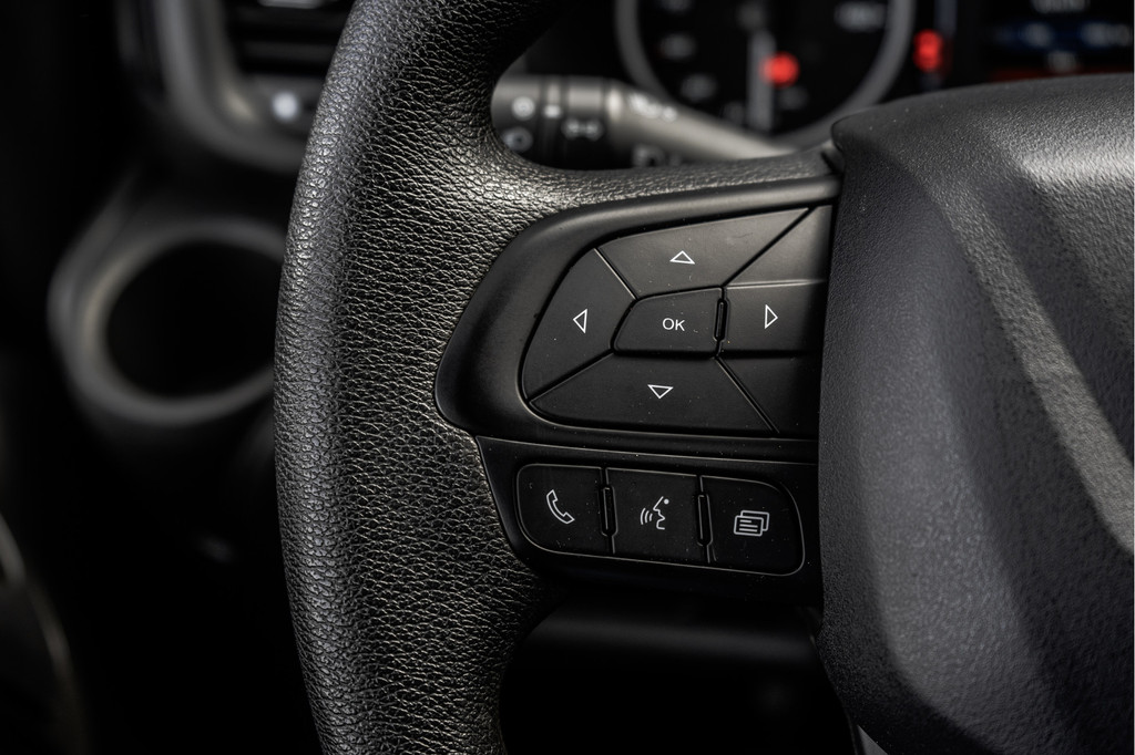 Iveco Daily **35S16V 2.3 L4H2 | Euro 6 | 157 PK | Airco | Camera | 3500 KG Trekgewicht | MF Stuur | 3-Persoons** 14