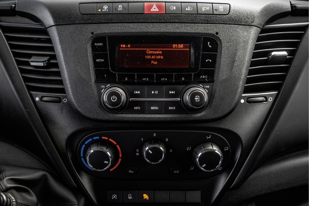 Iveco Daily **35S16V 2.3 L4H2 | Euro 6 | 157 PK | Airco | Camera | 3500 KG Trekgewicht | MF Stuur | 3-Persoons** 15