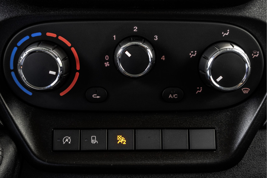 Iveco Daily **35S16V 2.3 L4H2 | Euro 6 | 157 PK | Airco | Camera | 3500 KG Trekgewicht | MF Stuur | 3-Persoons** 17