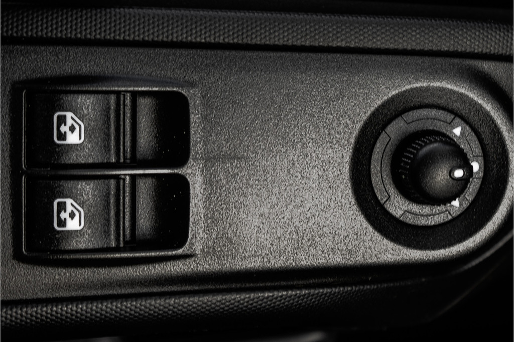 Iveco Daily **35S16V 2.3 L4H2 | Euro 6 | 157 PK | Airco | Camera | 3500 KG Trekgewicht | MF Stuur | 3-Persoons** 20