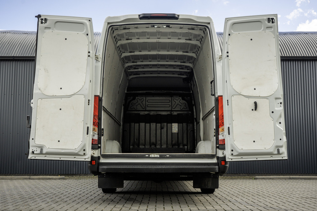 Iveco Daily **35S16V 2.3 L4H2 | Euro 6 | 157 PK | Airco | Camera | 3500 KG Trekgewicht | MF Stuur | 3-Persoons** 8