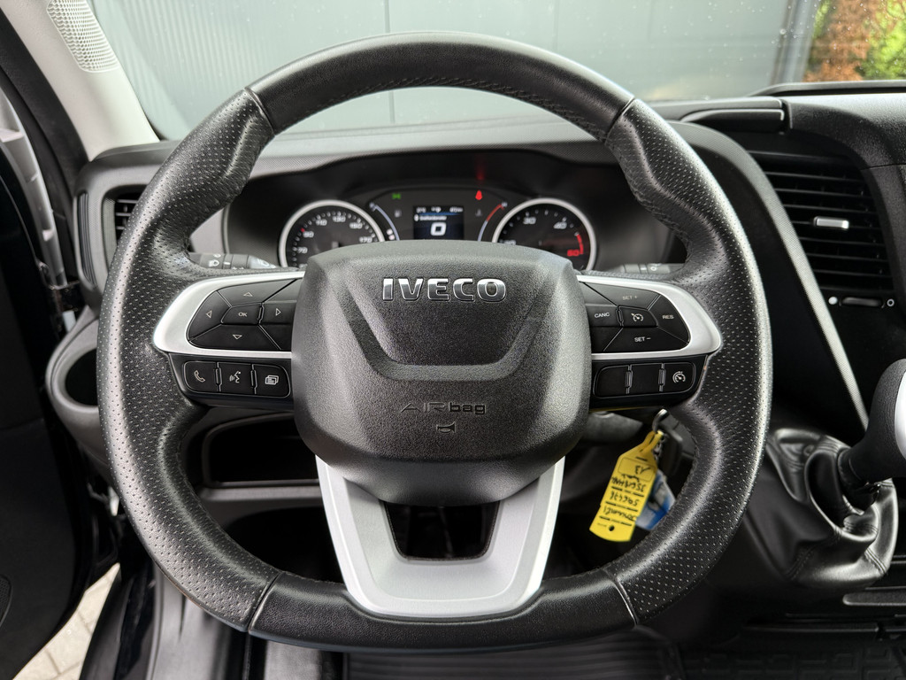Iveco Daily 35S18 3.0 180 PK AUTOMAAT / DUBBELE CABINE / TREKHAAK / CAMERA / CRUISE / NAVI / 3500 KG AHG 10