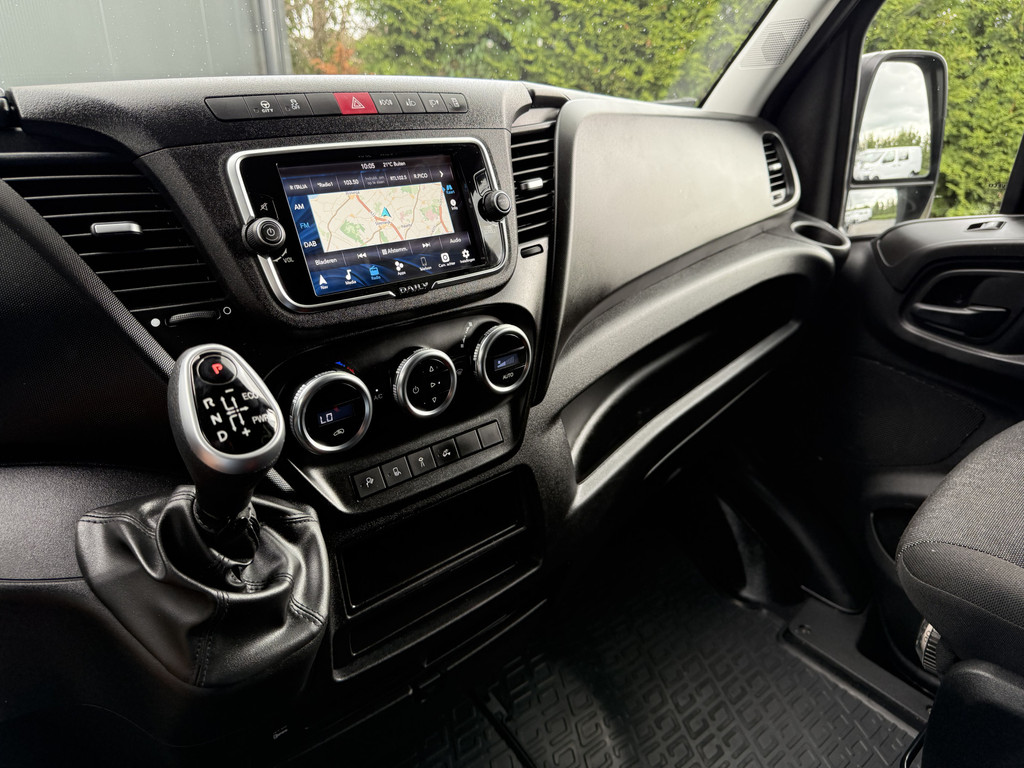 Iveco Daily 35S18 3.0 180 PK AUTOMAAT / DUBBELE CABINE / TREKHAAK / CAMERA / CRUISE / NAVI / 3500 KG AHG 13