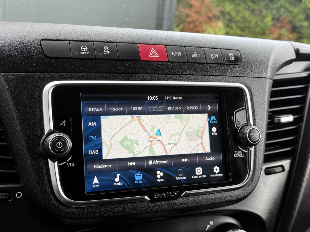 Iveco Daily 35S18 3.0 180 PK AUTOMAAT / DUBBELE CABINE / TREKHAAK / CAMERA / CRUISE / NAVI / 3500 KG AHG 14