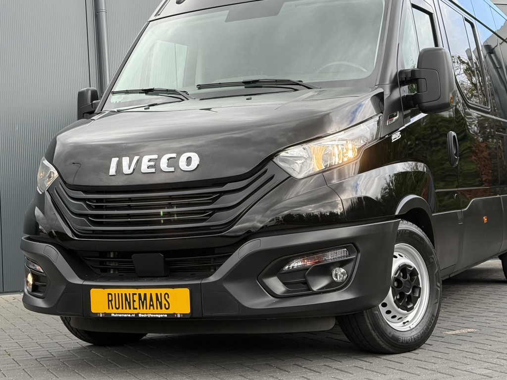Iveco Daily 35S18 3.0 180 PK AUTOMAAT / DUBBELE CABINE / TREKHAAK / CAMERA / CRUISE / NAVI / 3500 KG AHG 21