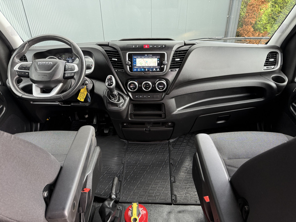 Iveco Daily 35S18 3.0 180 PK AUTOMAAT / DUBBELE CABINE / TREKHAAK / CAMERA / CRUISE / NAVI / 3500 KG AHG 8